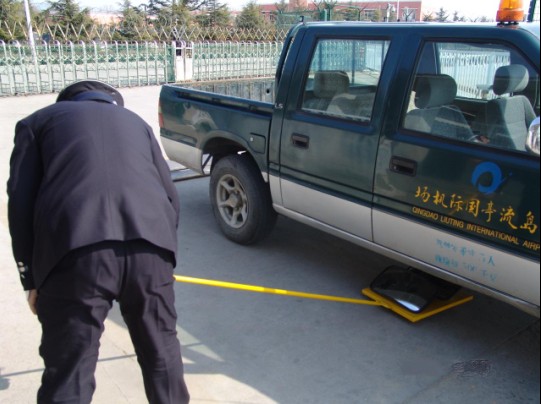 國產(chǎn)及進口車底檢查鏡和車輛底盤檢查系統(tǒng)是一回事嗎？